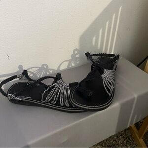 Plaka Sandals Womens 8 Seashell Slingback Black Casual Hook & Loop Braided